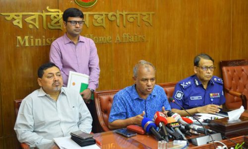 কথা বলছেন স্বরাষ্ট্র উপদেষ্টা লেফটেন্যান্ট জেনারেল (অব.) মো: জাহাঙ্গীর আলম চৌধুরী